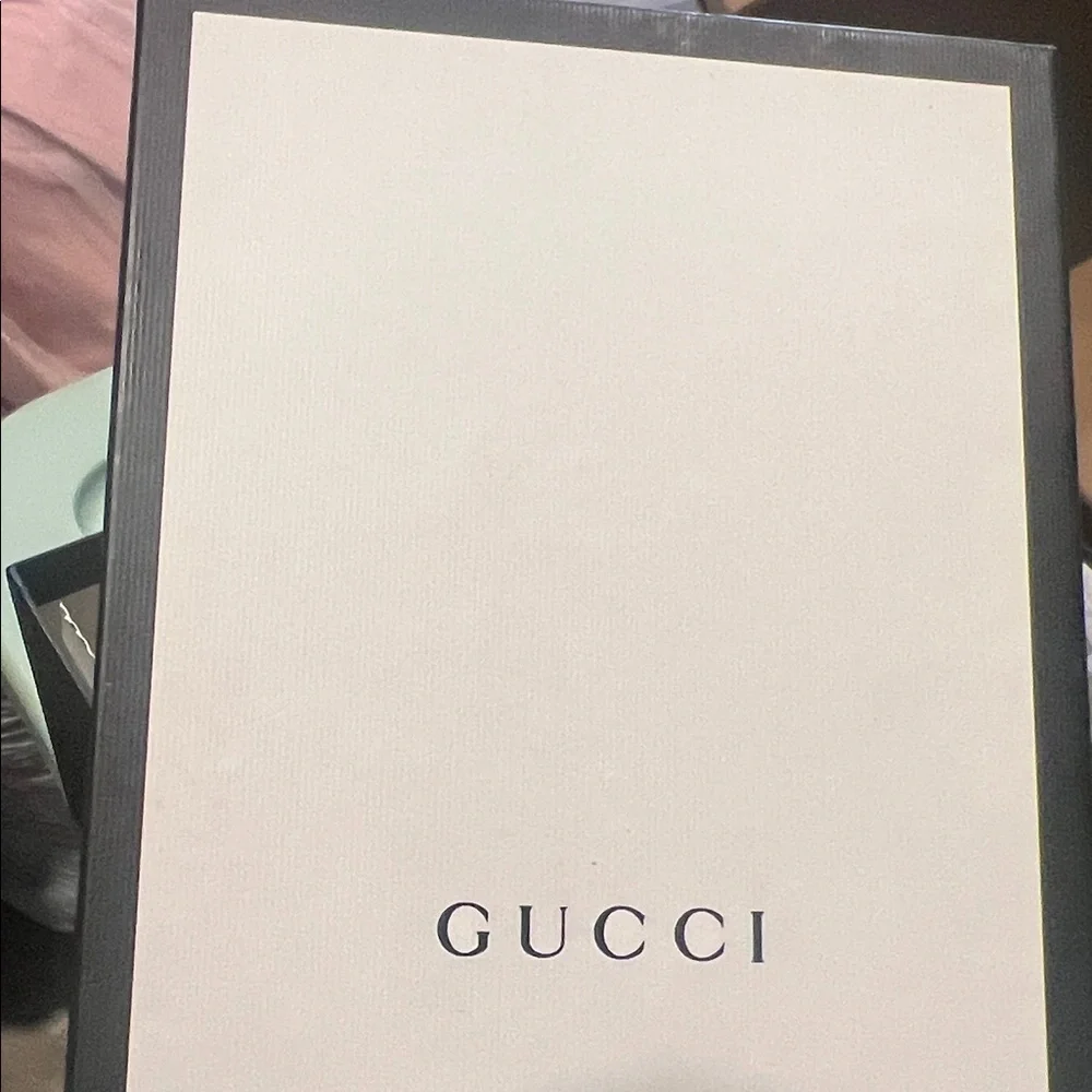 Gucci White Sneakers with Red Accent - Picture 3 of 4